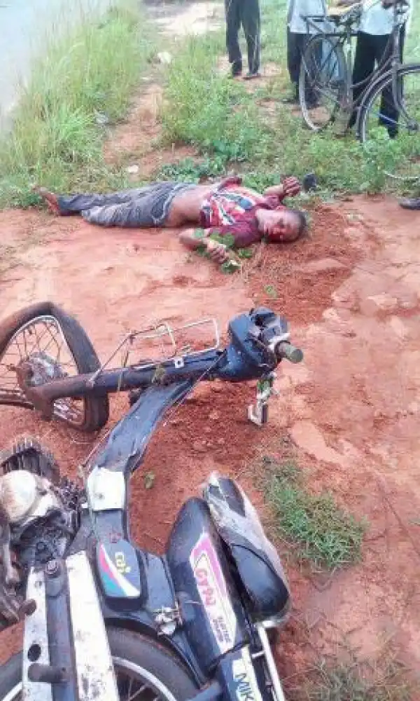 Lifeless Body Of A Man Seen At Ebedei By Road Safety Office,Delta (See Graphic Photos)